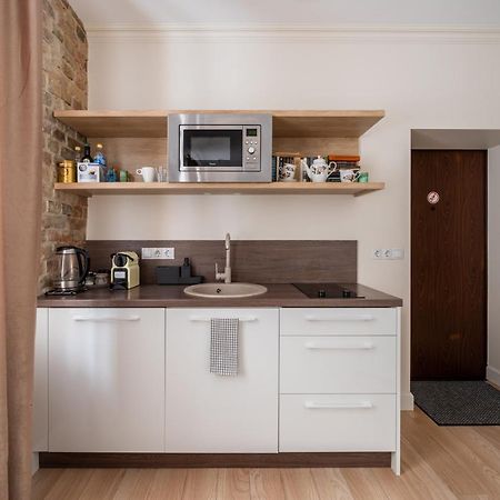 Stylish Studio Close To City Center, Cafes & Parks & Local Dining リガ エクステリア 写真