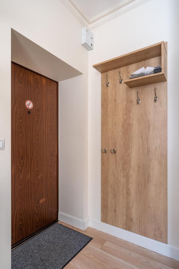 Stylish Studio Close To City Center, Cafes & Parks & Local Dining リガ エクステリア 写真