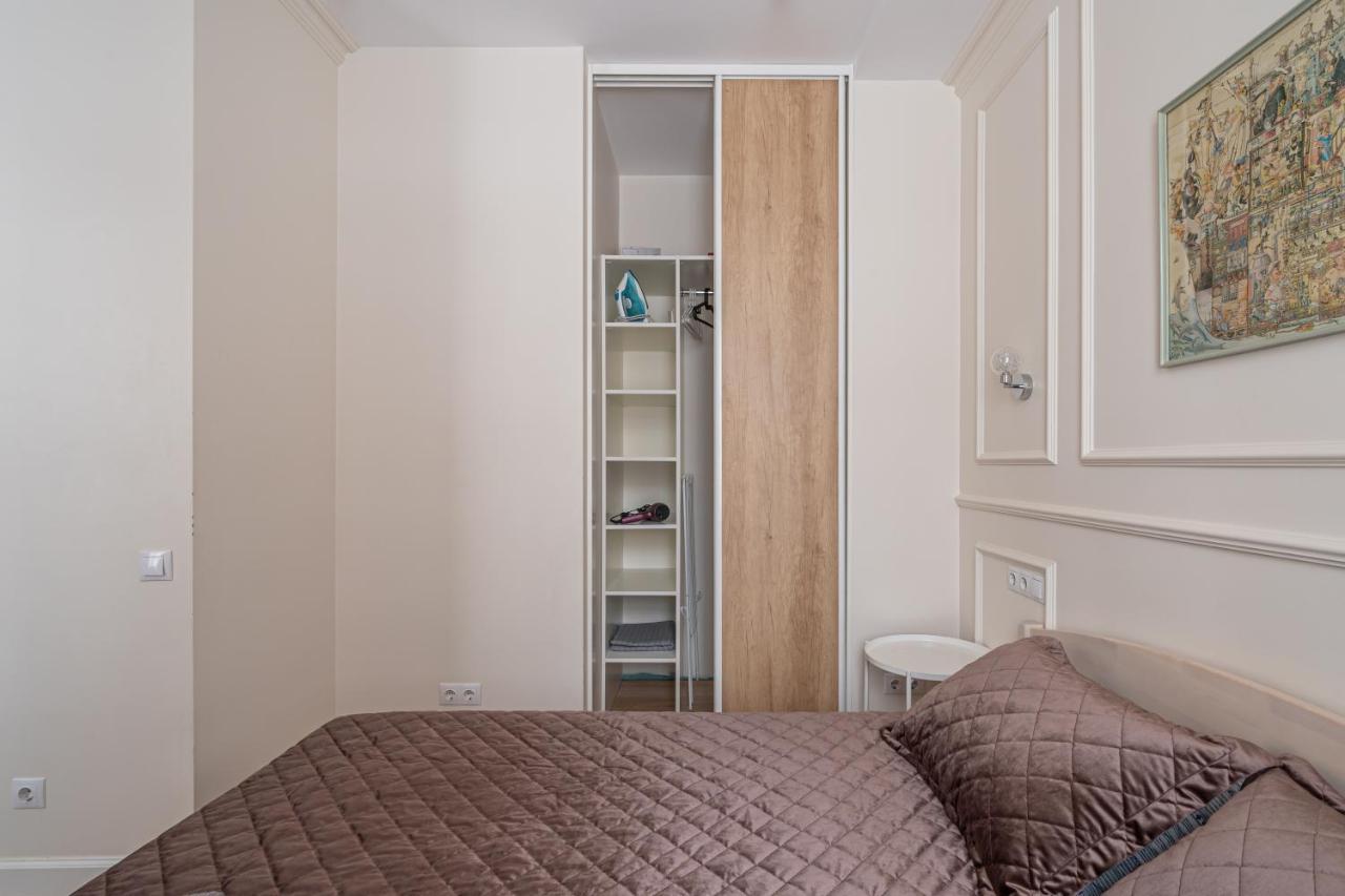 Stylish Studio Close To City Center, Cafes & Parks & Local Dining リガ エクステリア 写真
