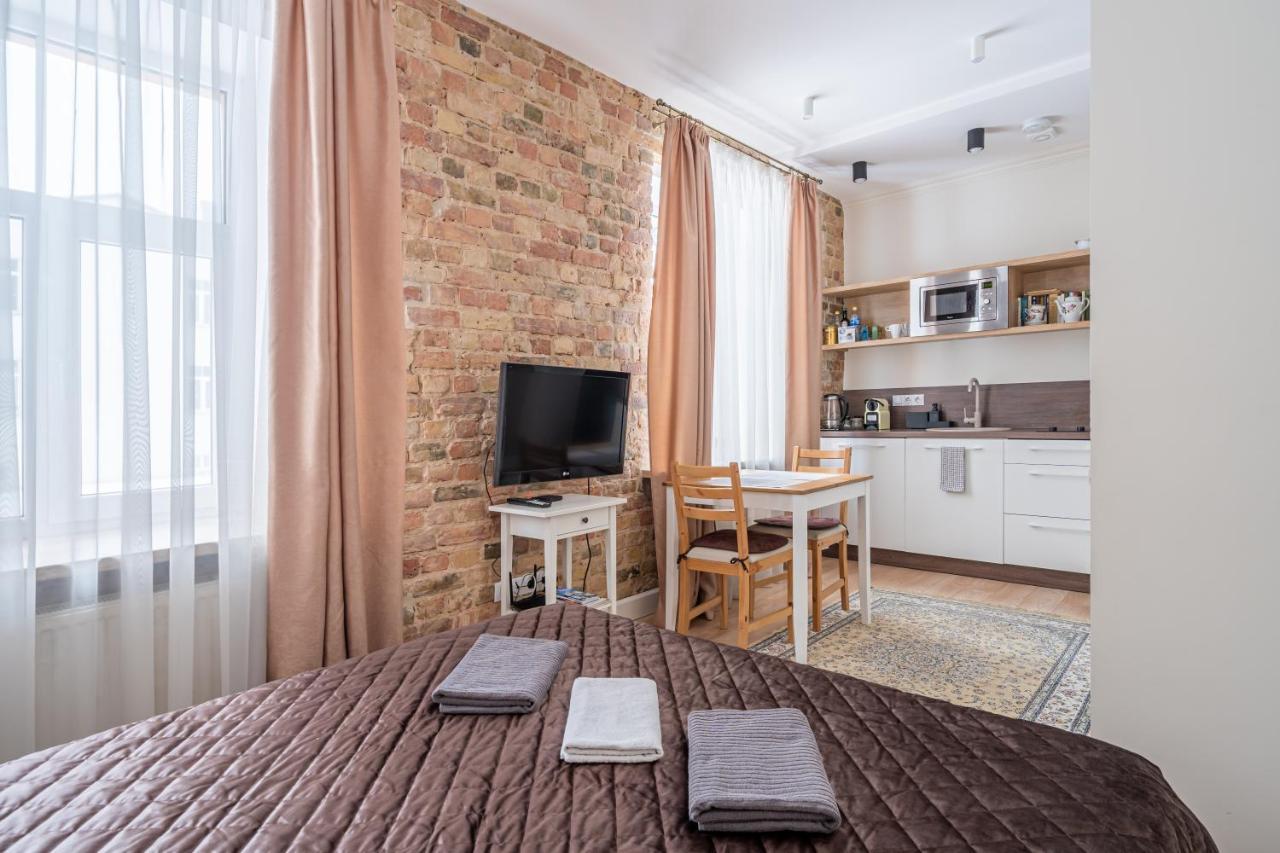 Stylish Studio Close To City Center, Cafes & Parks & Local Dining リガ エクステリア 写真