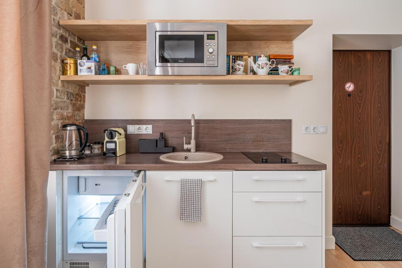 Stylish Studio Close To City Center, Cafes & Parks & Local Dining リガ エクステリア 写真