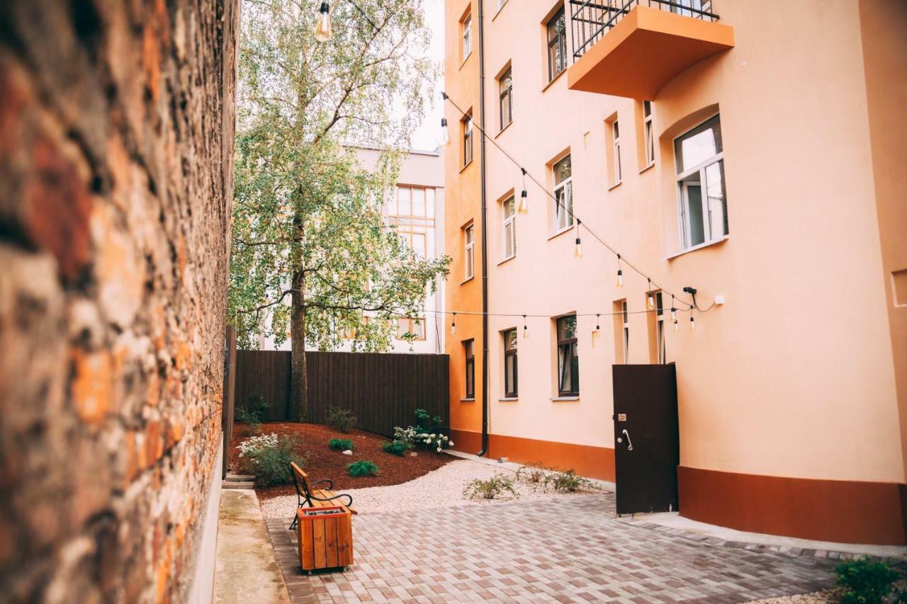 Stylish Studio Close To City Center, Cafes & Parks & Local Dining リガ エクステリア 写真